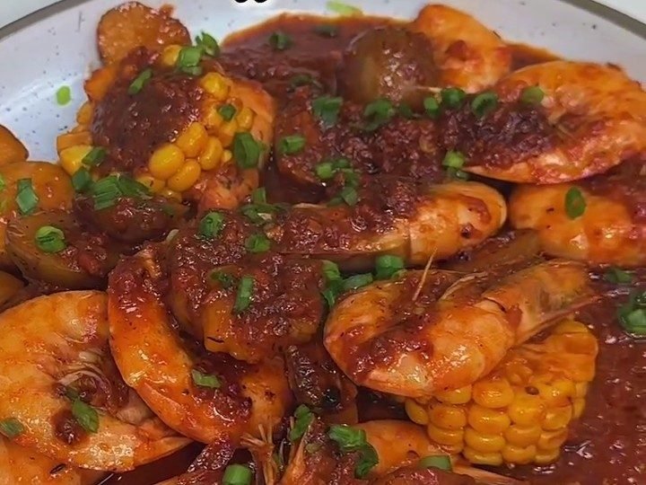 Prawns and sweet corn in chilli garlic sauce