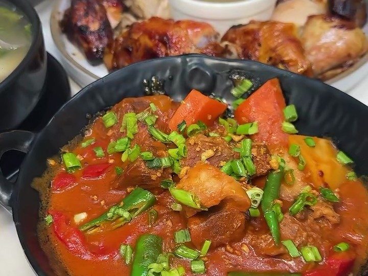 Slow-braised stew in tomato sauce