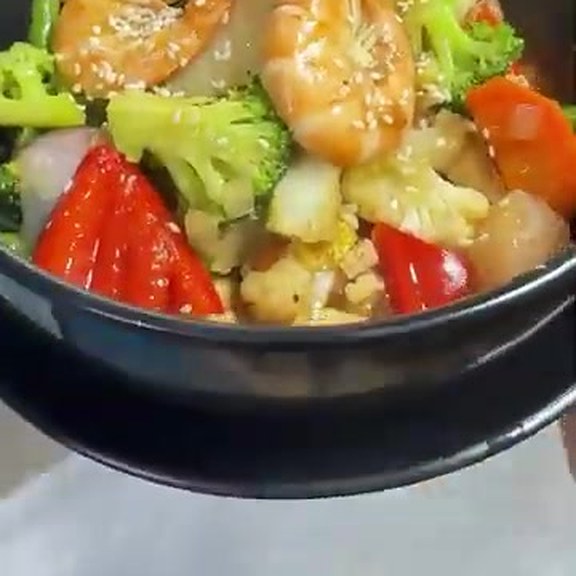 Chopsuey of broccoli, cauliflower, carrot and red pepper with prawns at Pinoy Tambayan